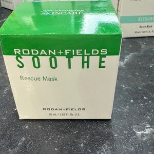 Rodan + Fields Soothe Rescue Mask - Green and White